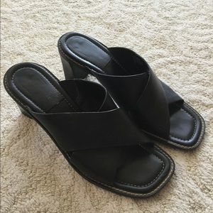 LIKE NEW Naturalizer Black open toed slide size 10